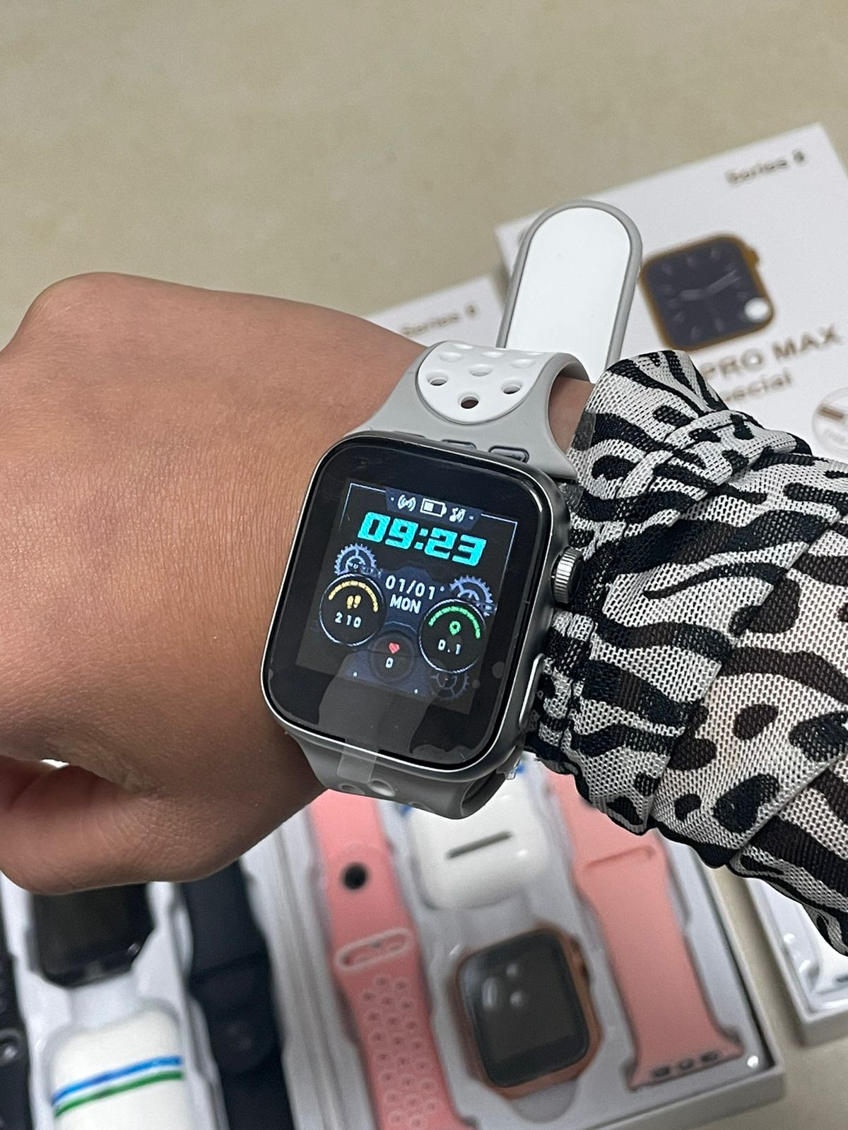COMBO 2 EN 1: RELOJ SMART WATCH W26 + AUDÍFONOS